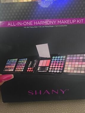 SHAN All-In-One Harmony Makeup Kit - Pink
